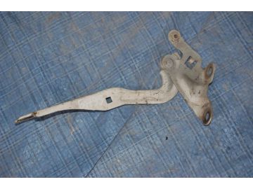 Петля капоту лів. MAZDA 626 GF 97-02