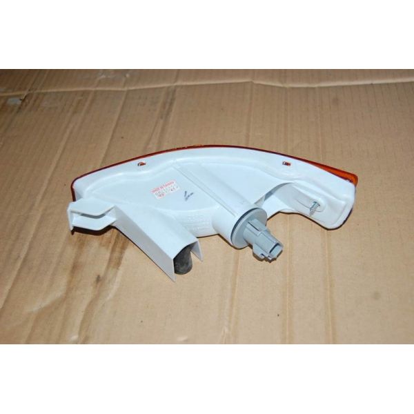 Повторювач повороту у бампер передній правий TOYOTA COROLLA E110 95-00 212-1661R-AE — 2