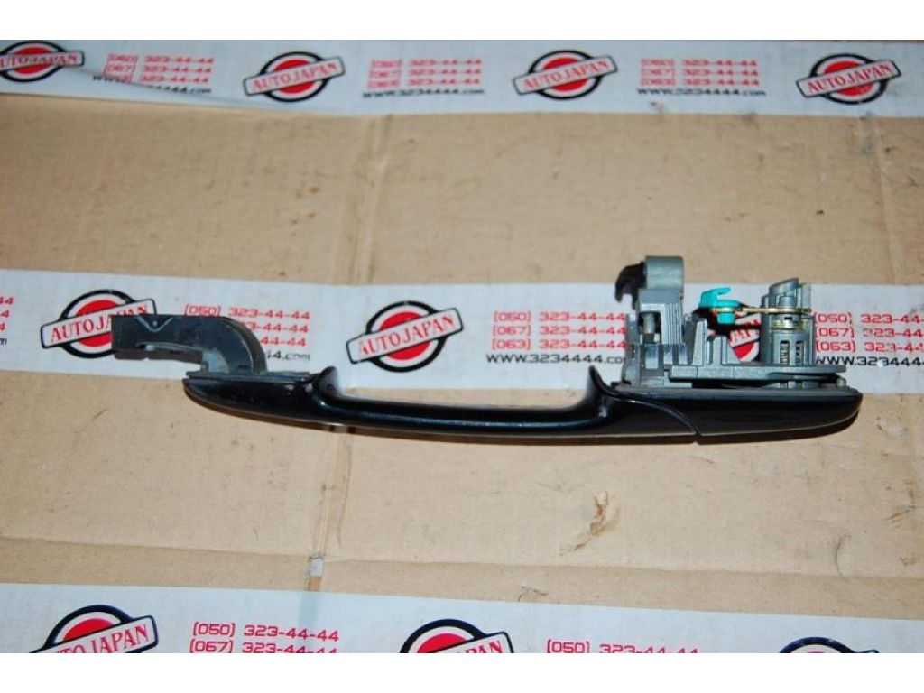 Ручка двері зовнішня передн. прав. MAZDA 3 BK 03-08