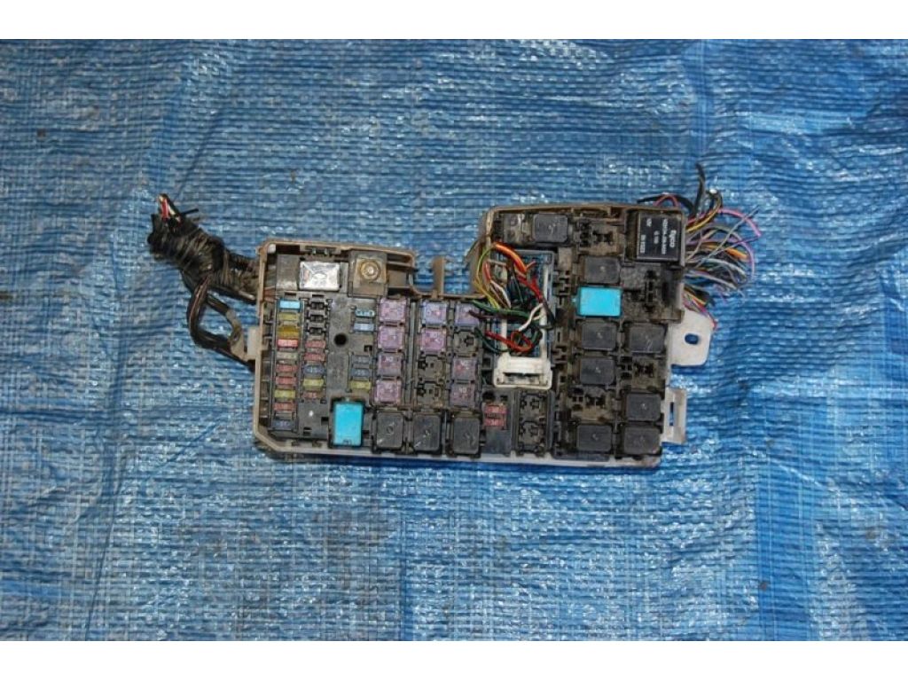 CD84-66-760A | Блок запобіжників моторний відсік MAZDA 5 CR 05-10