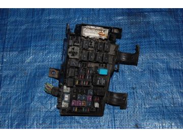 Блок предохранителей моторный отсек MAZDA 6 GG 02-07