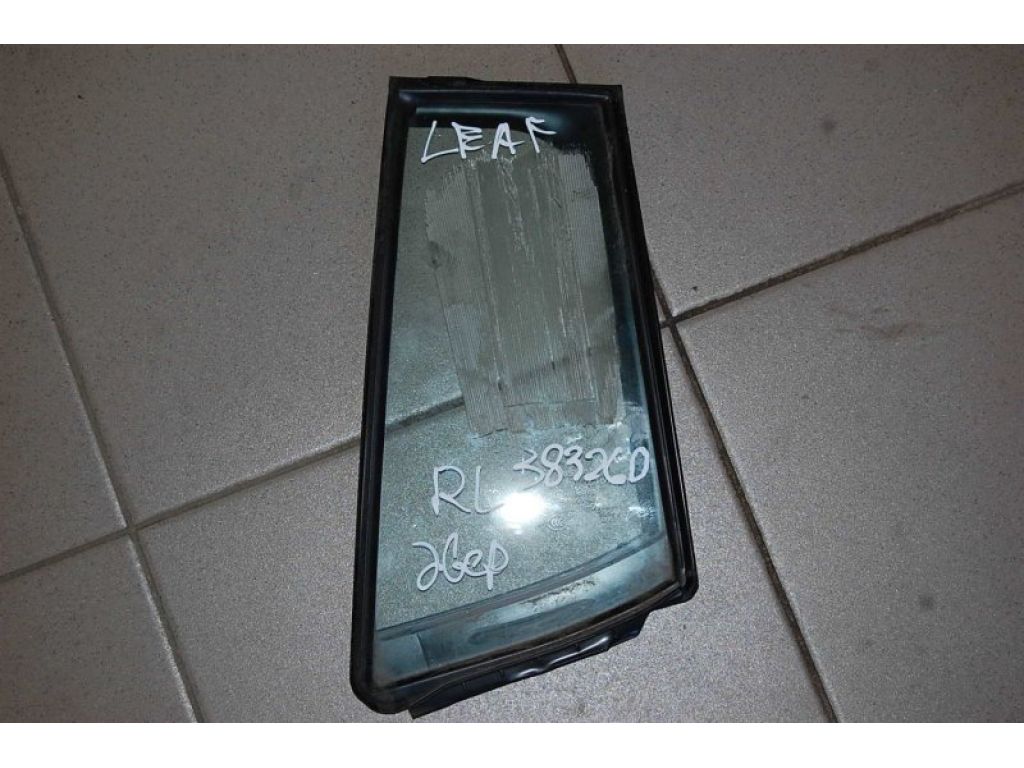 82221-3NA0A | Скло дверей глухе задн. лів. NISSAN LEAF 10-17