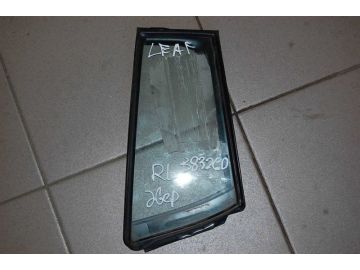 Скло дверей глухе задн. лів. NISSAN LEAF 10-17