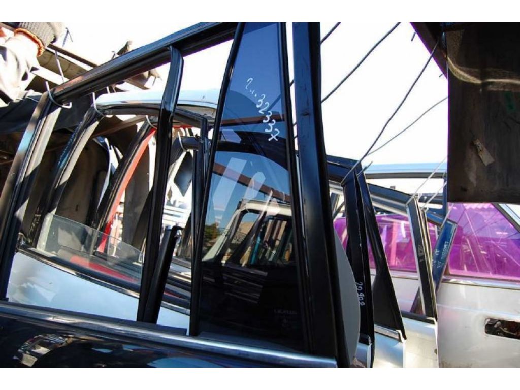 68124-60250 | Скло дверей глухе задн. лів. LEXUS GX470 02-09