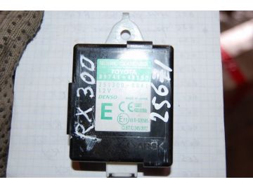 Блок керування центральним замком LEXUS RX300/330/350/400 03-09