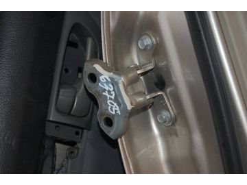 Петля двері верхня задн. прав. TOYOTA CAMRY 40 06-11
