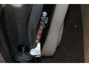 Обмежувач дверей передній правий SUZUKI SX4 06-13