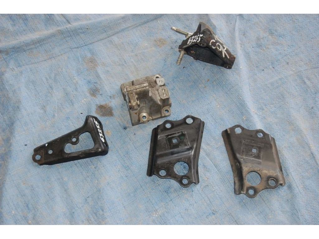 Кронштейн двигуна TOYOTA COROLLA 150 06-13