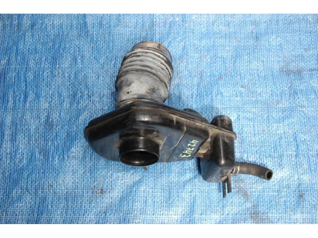 16576-CA000 | патрубок повітряного фільтра NISSAN MURANO Z50 02-07