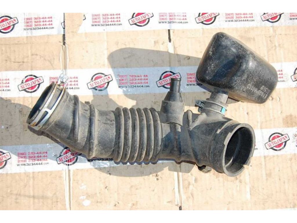 патрубок повітряного фільтра TOYOTA RAV4 05-12 - Фото 2