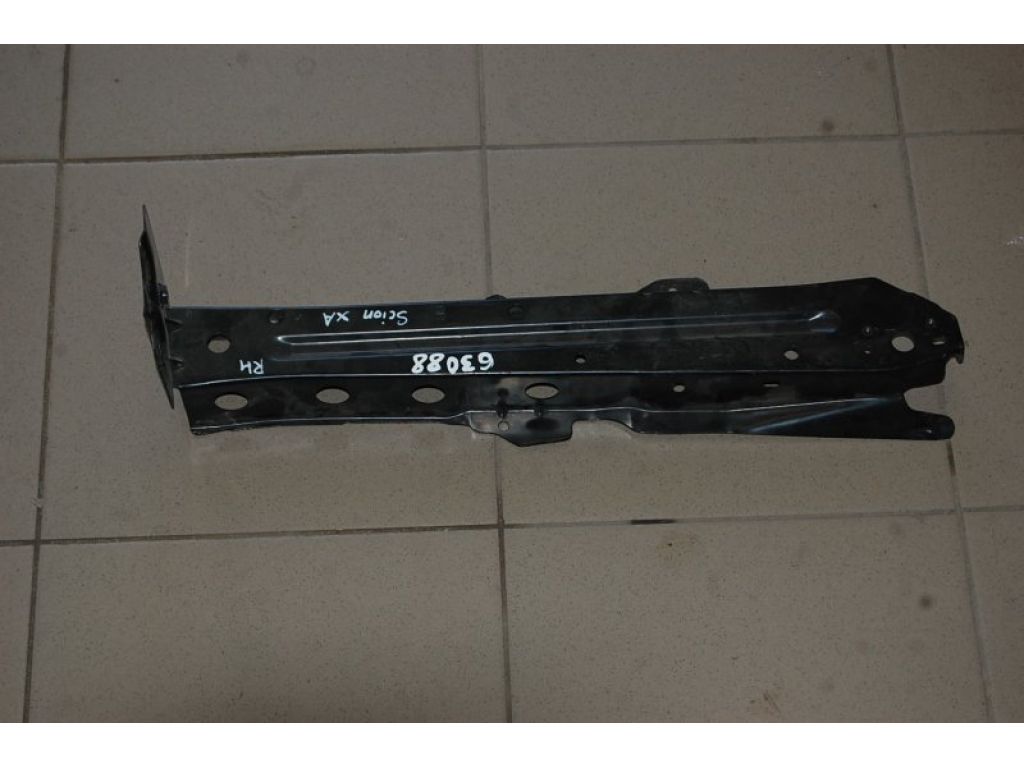 53211-52040 | Кріплення радіатора прав. SCION TC 04-10