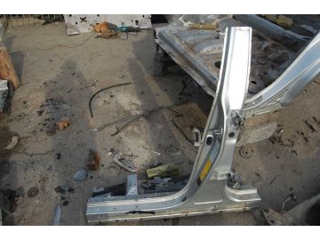 Стійка кузова середня лів. LEXUS RX300/330/350/400 03-09