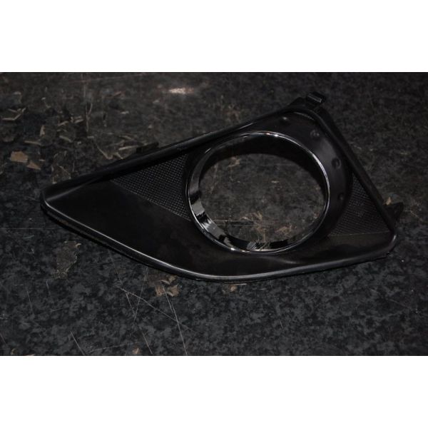 Накладка протитуманної фари права TOYOTA CAMRY 40 06-11 52030-33010