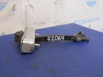 Обмежувач дверей передн. лів. LEXUS GS350 GS300 05-11