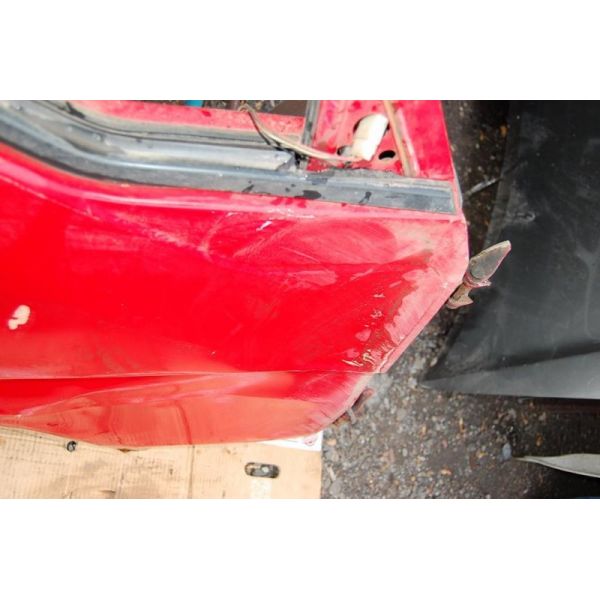 Двері передні праві NISSAN URVAN 86-01 80100-08N30 — 2