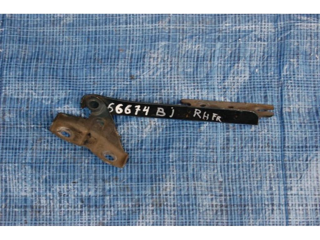 B01W-52-410 | Петля капота прав. MAZDA 323 BJ 98-2003