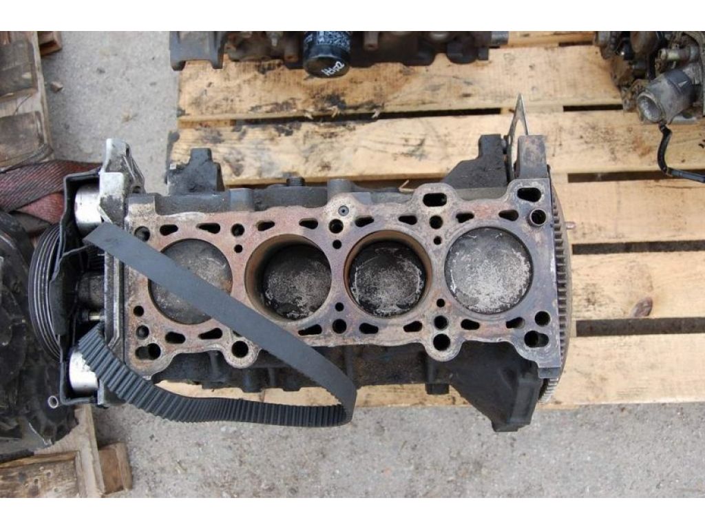 Z501-02-200 | Блок двигателя MAZDA 323 BA 94-97 - Фото 2