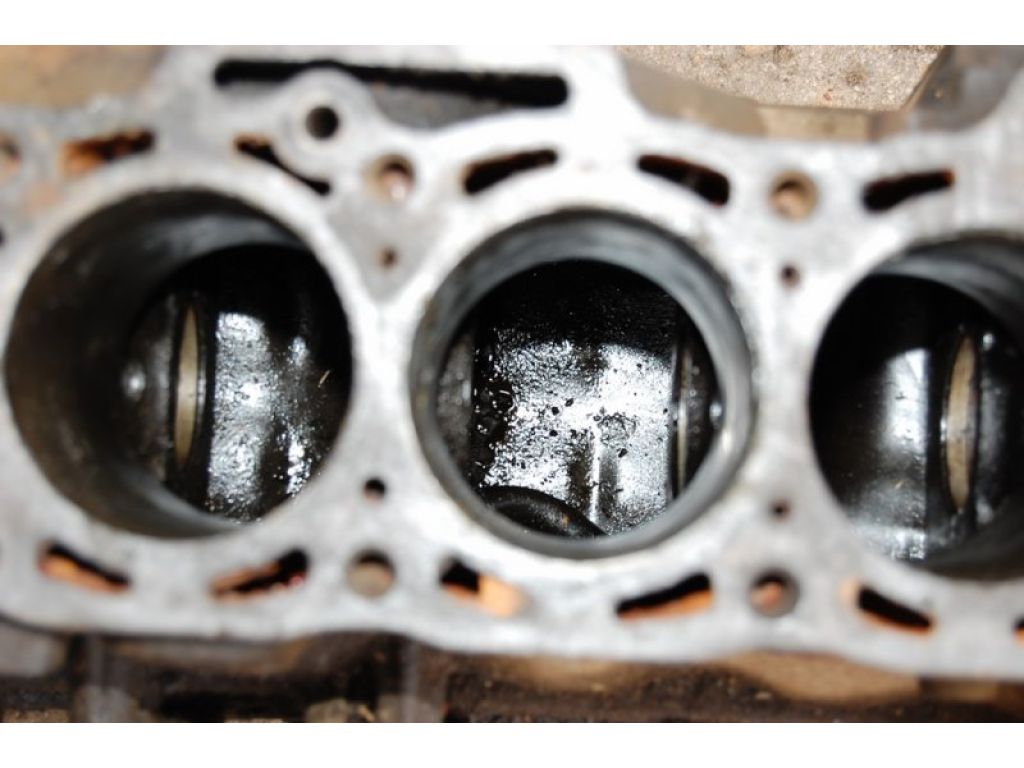 FE1H-10-300F | Блок двигателя MAZDA E2200 E-SERIES 86-04 - Фото 2