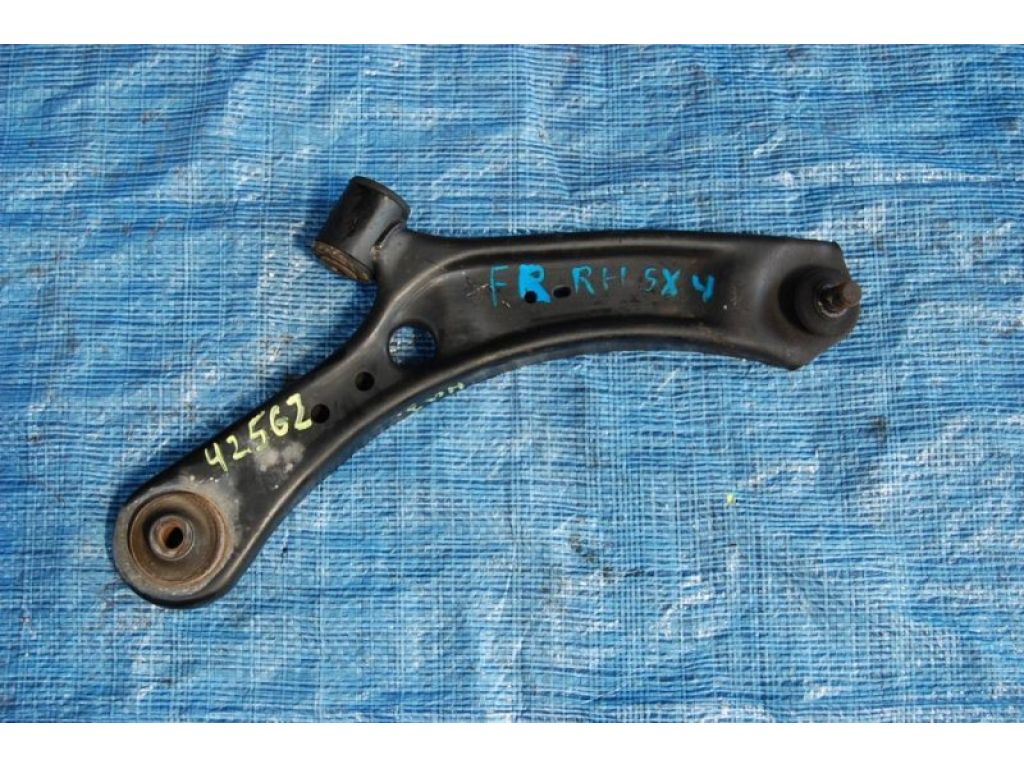 45201-54L20 | Рычаг передней подвески нижний прав. SUZUKI SX4 06-13