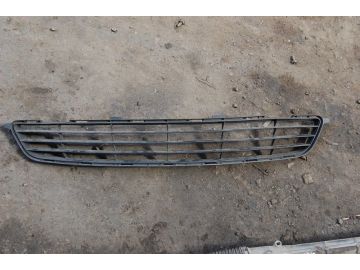 Решетка переднего бампера TOYOTA COROLLA 150 06-13