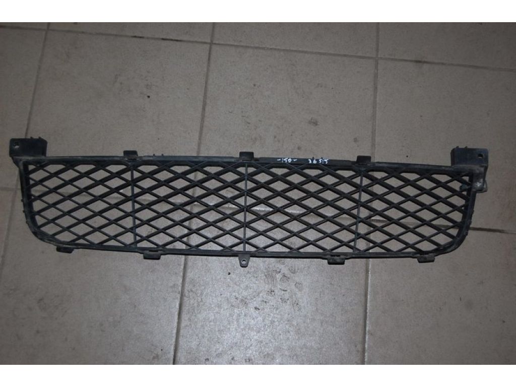 Решетка переднего бампера TOYOTA COROLLA 150 06-13