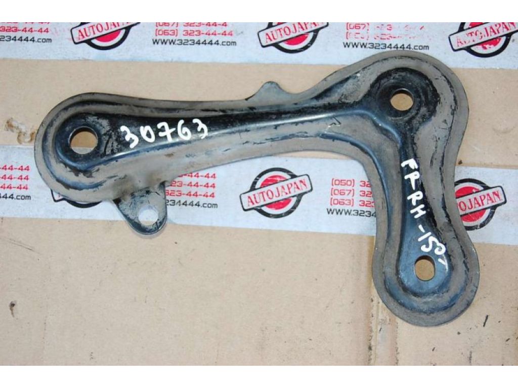 52257-12011 | Крепление балки подвески прав. TOYOTA COROLLA 150 06-13