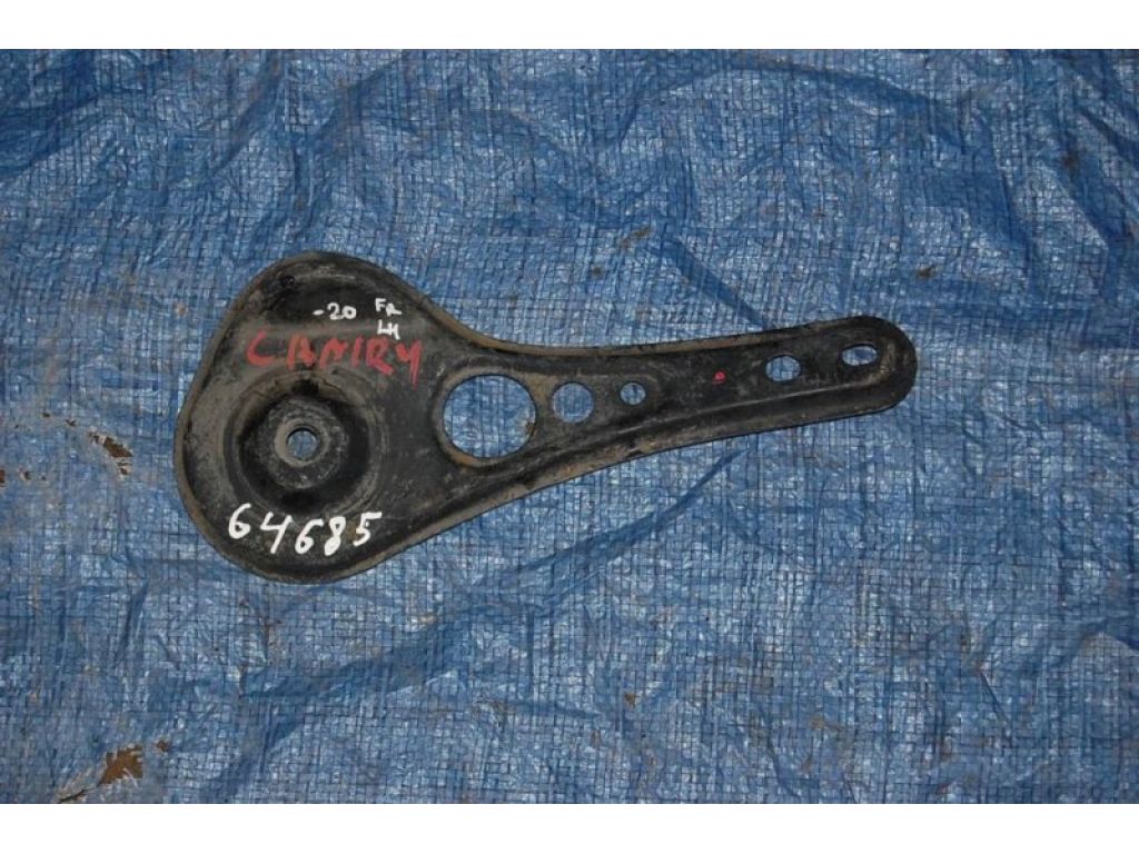 51024-33010 | Крепление балки подвески лев. TOYOTA CAMRY 20 96-02