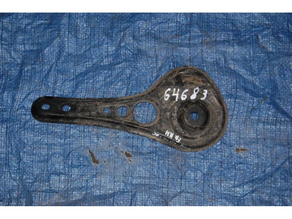 51023-33010 | Крепление балки подвески прав. TOYOTA CAMRY 20 96-02