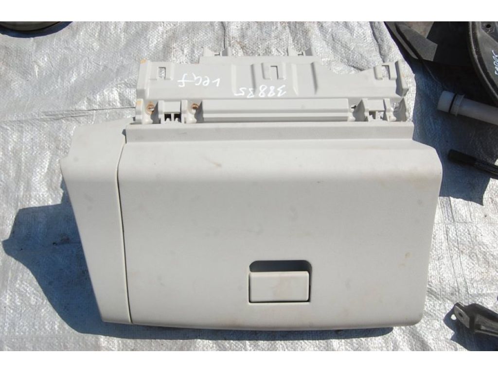 Бардачок NISSAN LEAF 10-17