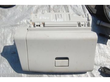 Бардачок NISSAN LEAF 10-17