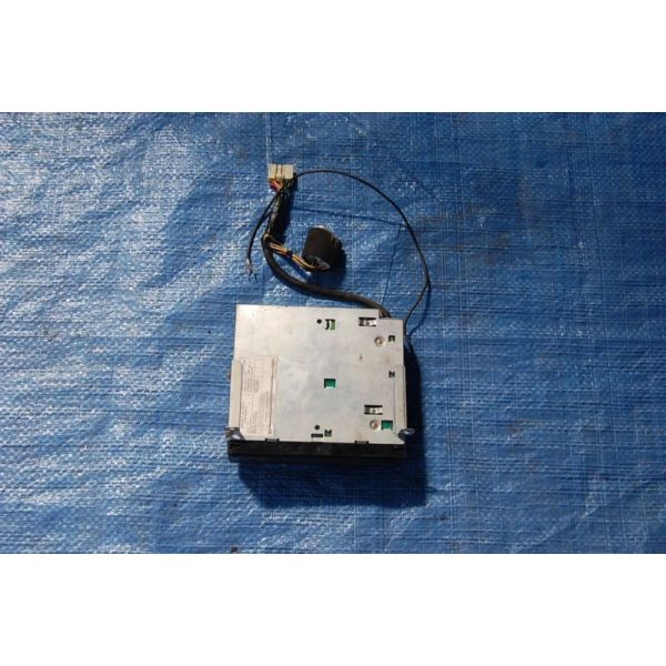 CD-чейнджер TOYOTA PRIUS - 11 97-03 08601-47801 — 3