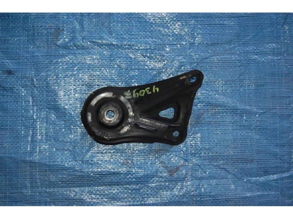 51023-33040 | Крепление балки подвески прав. TOYOTA CAMRY 30 02-06