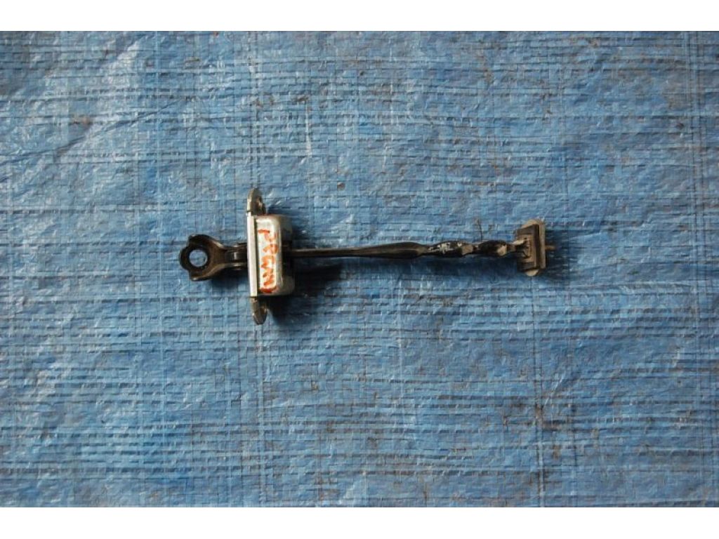 82430-1BA0A | Ограничитель двери задн. прав. INFINITI EX35(37) 07-12