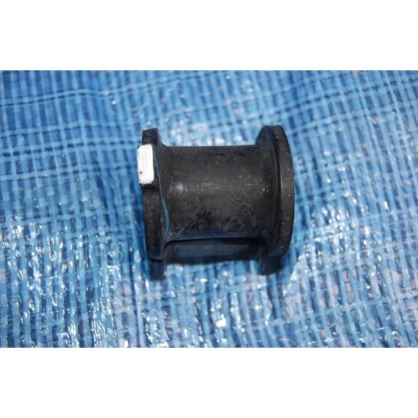 Втулка стабілізатора передня TOYOTA FJ CRUISER 06-15 48815-60180