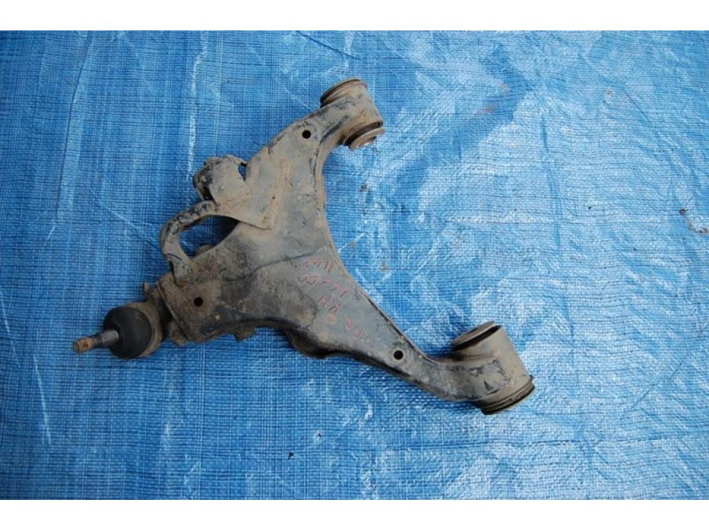 48068-60030 | Важіль передньої підвіски нижній прав. TOYOTA LAND CRUISER 200 08-21