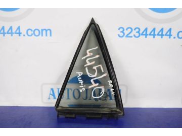 Стекло двери глухое задн. лев. TOYOTA AURIS 06-12