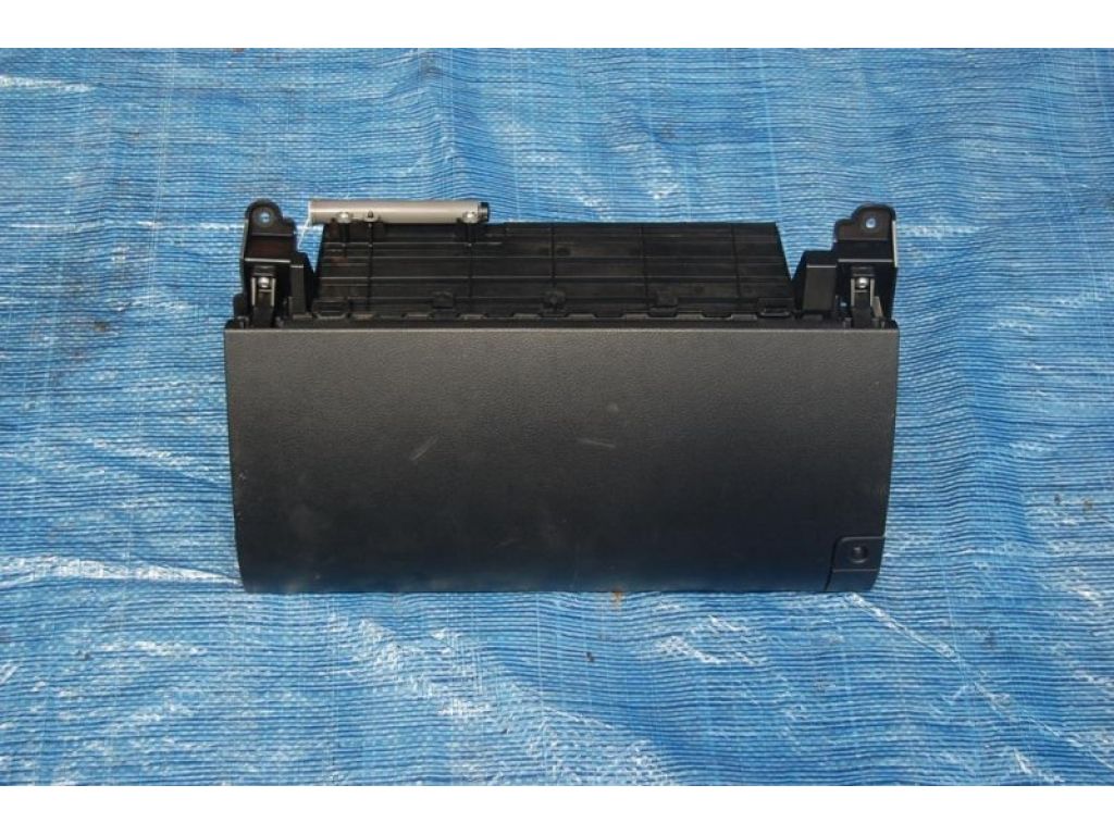 55320-60020-C0 | Бардачок TOYOTA LAND CRUISER 200 08-21
