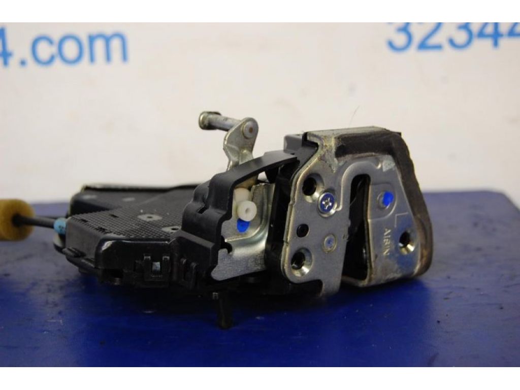 69060-0E010 | Замок двері задн. лів. LEXUS RX300/330/350/400 03-09 - Фото 2