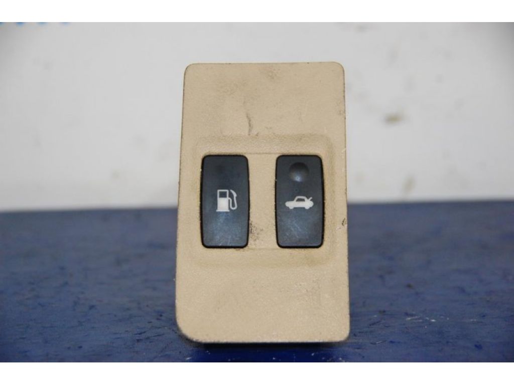 84840-33080 | Кнопка открывания бензобака LEXUS ES350 06-12