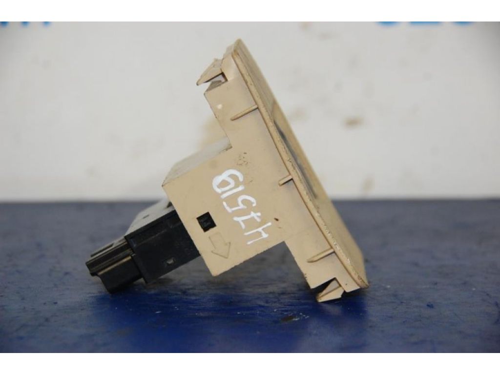 84840-33080 | Кнопка открывания бензобака LEXUS ES350 06-12 - Фото 2