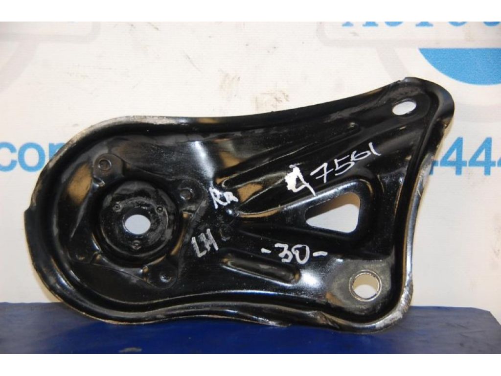 51024-33050 | Кронштейн/крепление балки подвески лів. TOYOTA CAMRY 30 02-06