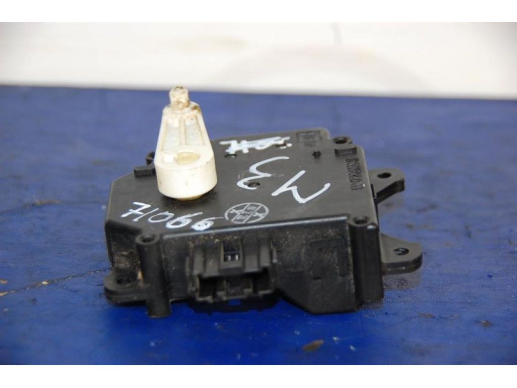 BP4K-61-B60 | Моторчик заслонки печки MAZDA 3 BK 03-08 - Фото 2