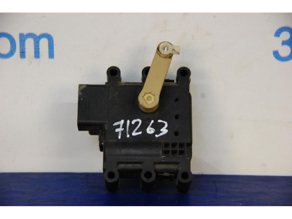 BP4M-61-A70A | Моторчик заслінки пічки MAZDA 5 CR 05-10