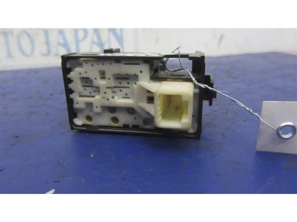 84810-33120 | Кнопка стеклоподъемника TOYOTA CAMRY 40 06-11 - Фото 3