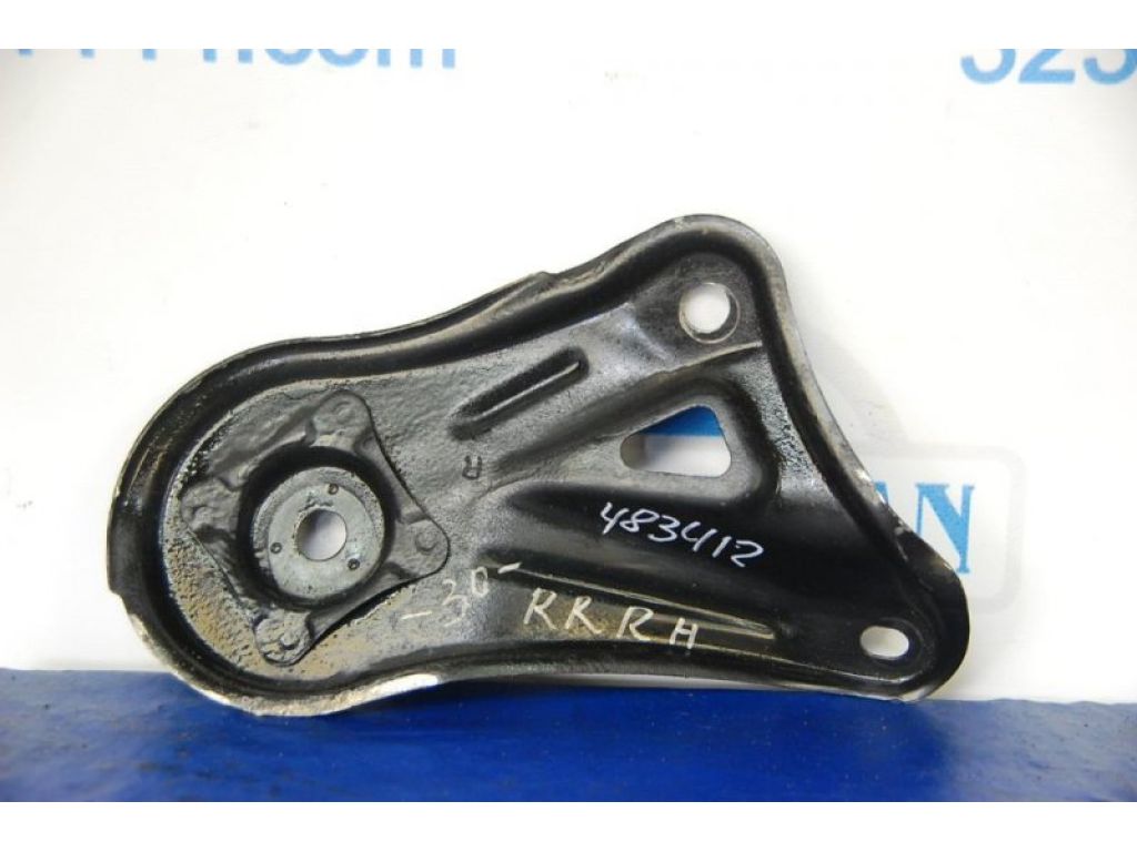 51023-33040 | Кронштейн/крепление балки подвески прав. TOYOTA CAMRY 30 02-06
