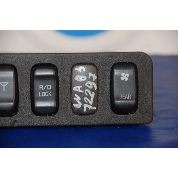 Блок кнопок торпедо MITSUBISHI PAJERO 99-06 MR402471 — 2