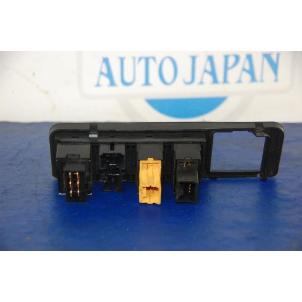Блок кнопок торпедо MITSUBISHI PAJERO 99-06 MR402471 — 3