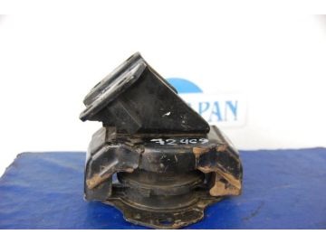 Подушка двигуна прав. MITSUBISHI PAJERO 99-06