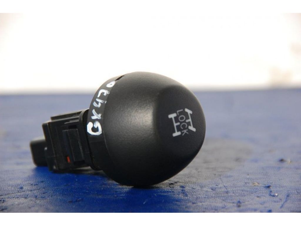 84724-42020 | Кнопка увімкнення повного приводу TOYOTA RAV4 05-12