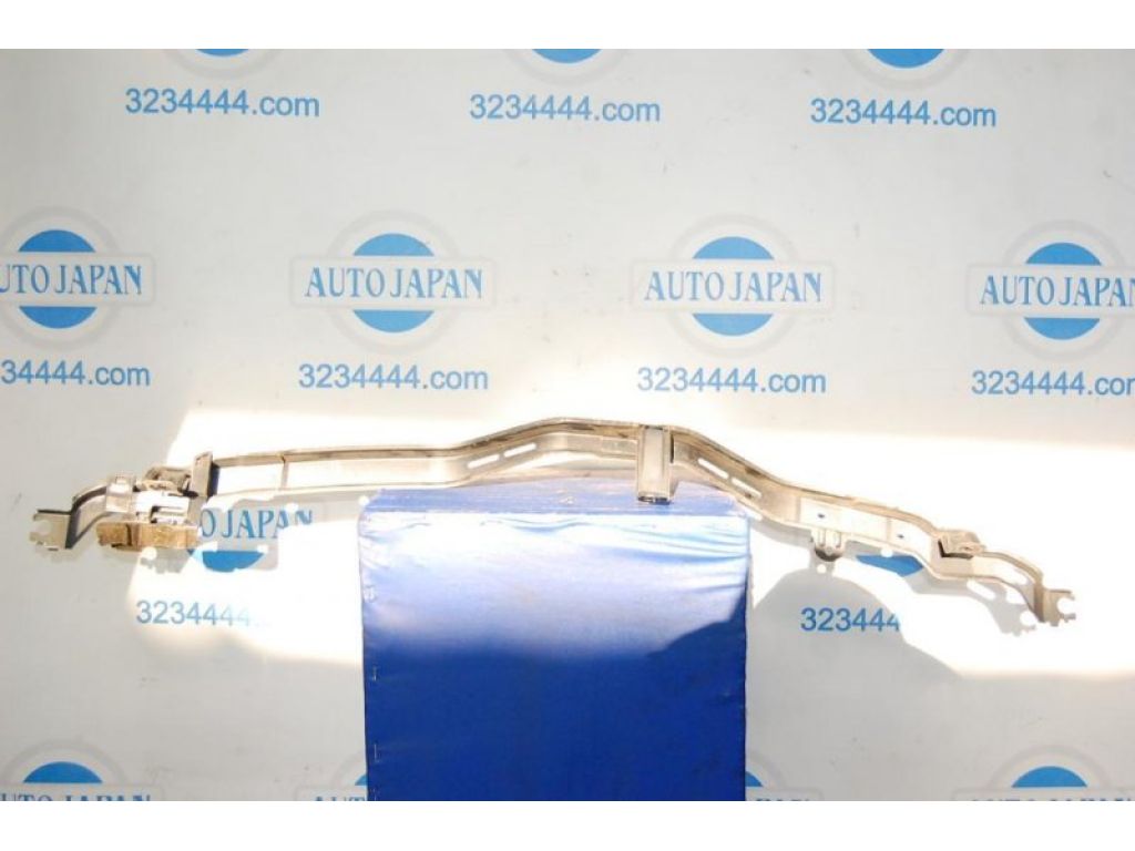 Кронштейн переднього бампера INFINITI M35/M45 04-10